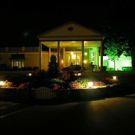 Hotel Carlisle & Embers Convention Center Экстерьер фото