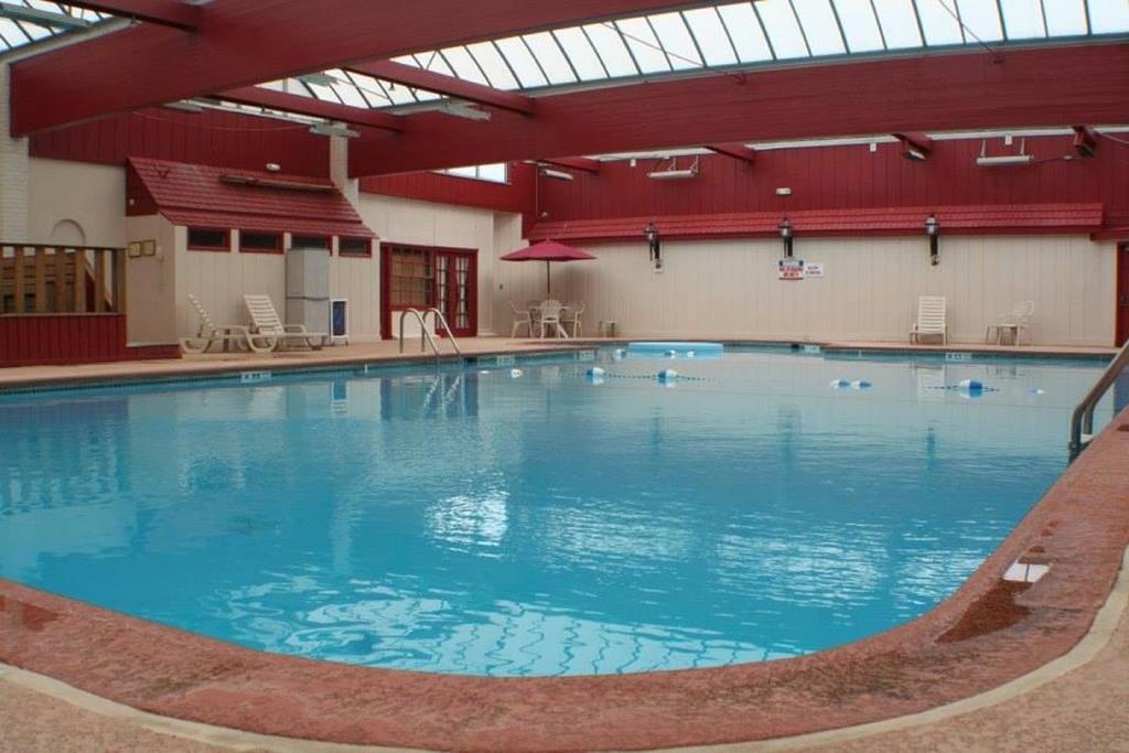 Hotel Carlisle & Embers Convention Center Экстерьер фото
