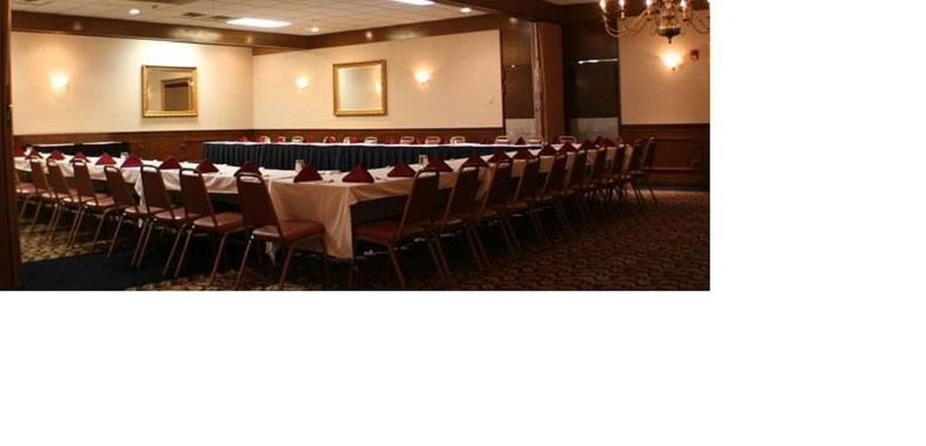 Hotel Carlisle & Embers Convention Center Экстерьер фото