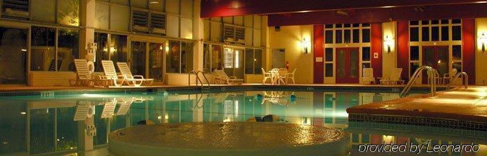 Hotel Carlisle & Embers Convention Center Экстерьер фото